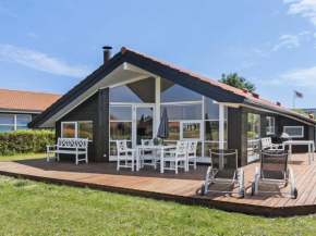Holiday Home Godtfrede - 950m from the sea by Interhome, Bogø By